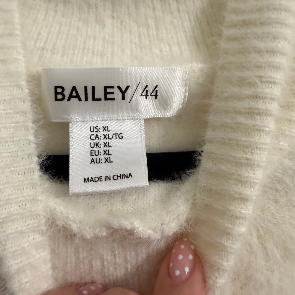 Soft Ivory Short-Sleeve Mock Neck Sweater - Picture 4 of 6